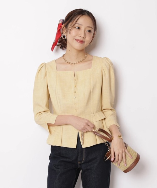 JUSGLITTY(ジャスグリッティー)の「スクエアネックペプラムブラウス(シャツ/ブラウス・レディース・イエロー・2/1)」の4枚目の写真