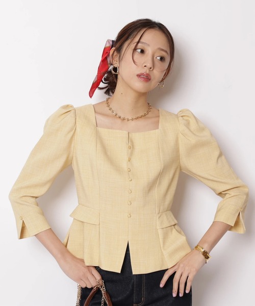 JUSGLITTY(ジャスグリッティー)の「スクエアネックペプラムブラウス(シャツ/ブラウス・レディース・イエロー・2/1)」の5枚目の写真