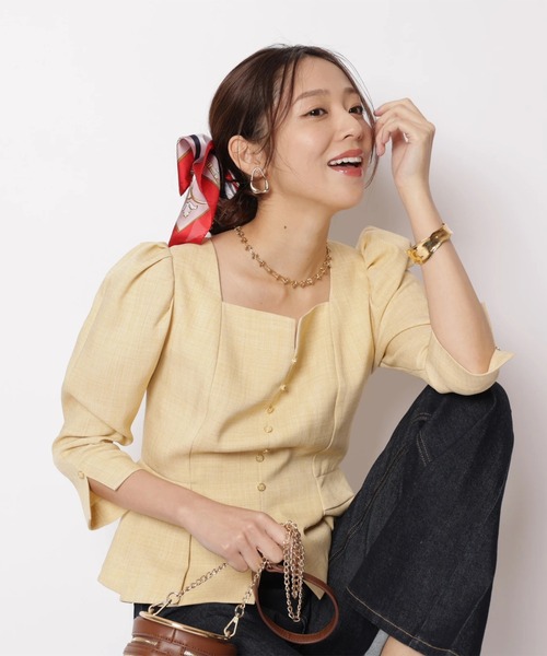 JUSGLITTY(ジャスグリッティー)の「スクエアネックペプラムブラウス(シャツ/ブラウス・レディース・イエロー・2/1)」の6枚目の写真