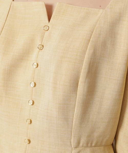 JUSGLITTY(ジャスグリッティー)の「スクエアネックペプラムブラウス(シャツ/ブラウス・レディース・イエロー・2/1)」の7枚目の写真