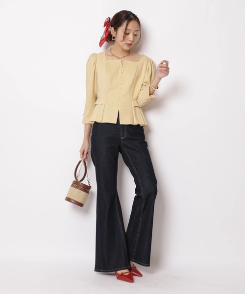 JUSGLITTY(ジャスグリッティー)の「スクエアネックペプラムブラウス(シャツ/ブラウス・レディース・イエロー・2/1)」の11枚目の写真