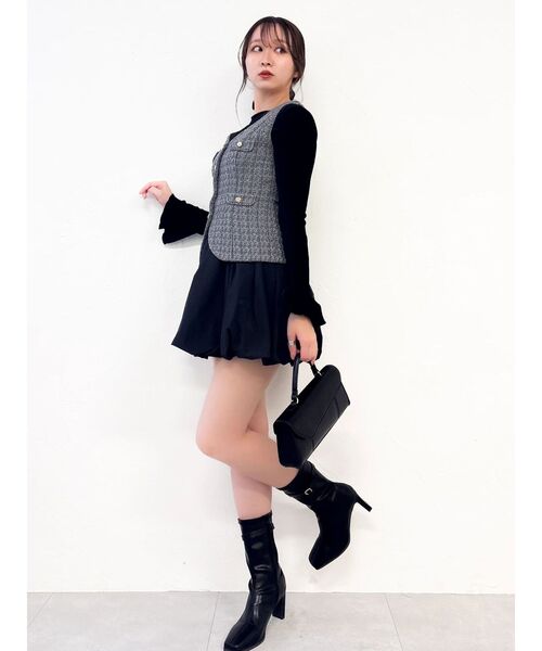 dazzlin(ダズリン)の「ジレレイヤードコンビミニワンピース(ワンピース・レディース・イエロー/アイボリー/チャコールグレー・MEDIUM/SMALL)」の17枚目の写真