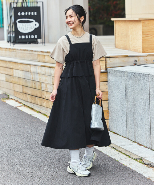 FREAK'S STORE(フリークスストア)の「THOUSAND MILE × FREAK'S STORE/サウザンドマイル 別注 UVカット ペプラムギャザーサロペ ワンピース(ワンピース・レディース・ブラック/オレンジ・フリ-)」の5枚目の写真