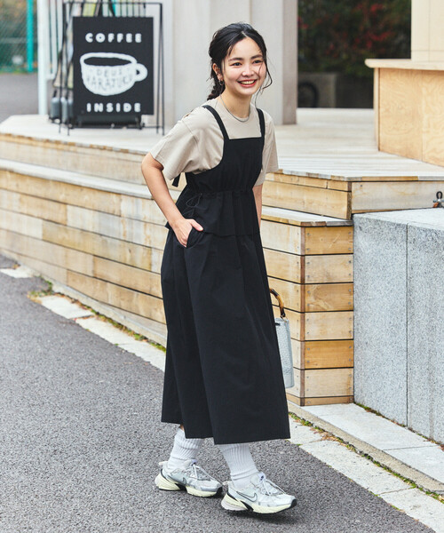 FREAK'S STORE(フリークスストア)の「THOUSAND MILE × FREAK'S STORE/サウザンドマイル 別注 UVカット ペプラムギャザーサロペ ワンピース(ワンピース・レディース・ブラック/オレンジ・フリ-)」の6枚目の写真