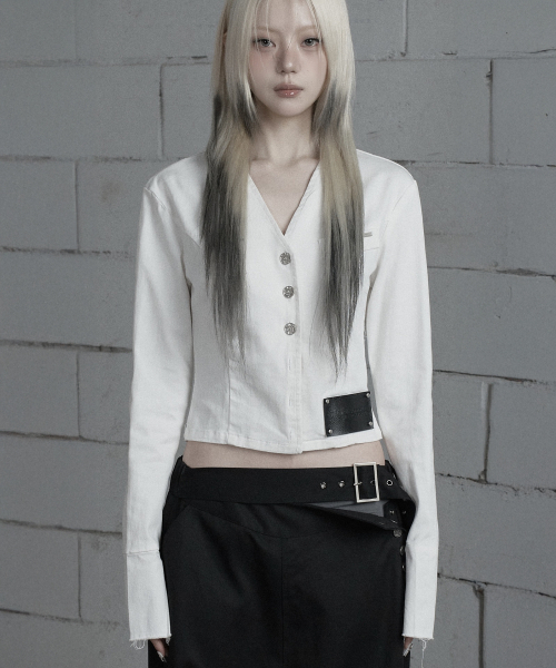ETRE AU SOMMET(エトレオソメ)の「Back Diagonal Eyelet Collarless Crop Jacket (White)(デニムジャケット・レディース・ホワイト・1/2)」の1枚目の写真