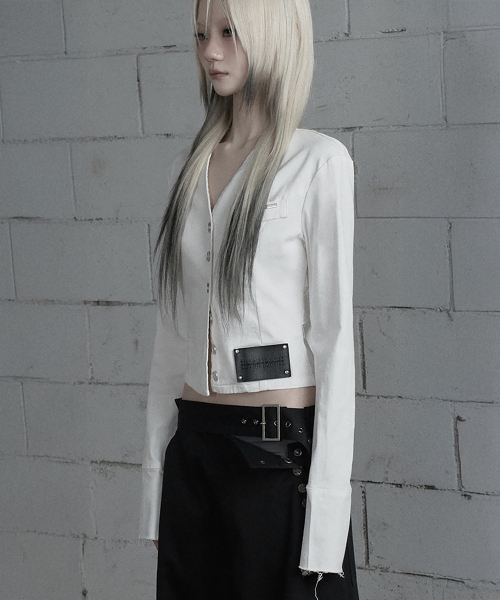 ETRE AU SOMMET(エトレオソメ)の「Back Diagonal Eyelet Collarless Crop Jacket (White)(デニムジャケット・レディース・ホワイト・1/2)」の3枚目の写真