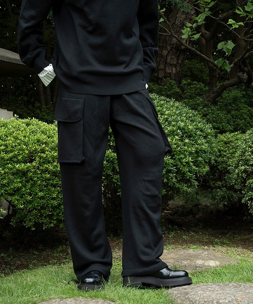 WITH OR WITHOUT(ウィズオアウィズアウト)の「シルク混カーゴニットパンツ/立体ポケット × ウールカシミヤブレンド(カーゴパンツ・メンズ・ブラック/ブラウン/グレー・1/2)」の2枚目の写真
