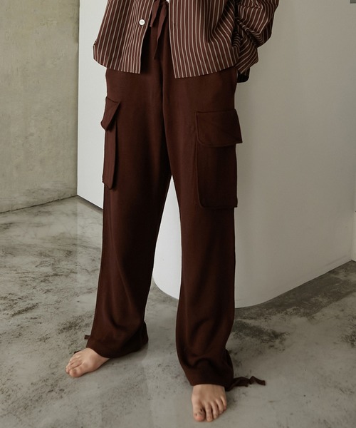 WITH OR WITHOUT(ウィズオアウィズアウト)の「シルク混カーゴニットパンツ/立体ポケット × ウールカシミヤブレンド(カーゴパンツ・メンズ・ブラック/ブラウン/グレー・1/2)」の4枚目の写真