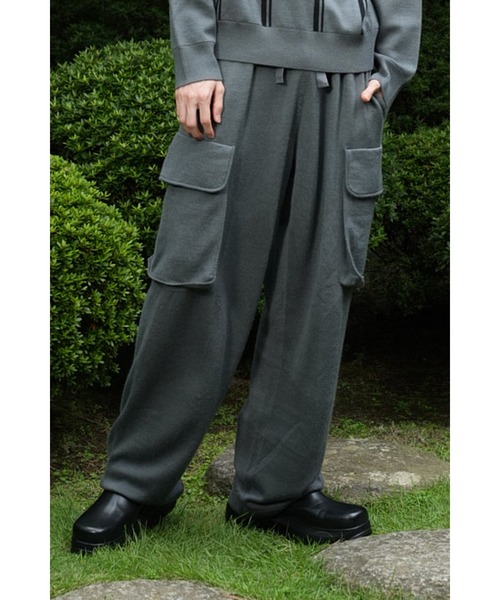 WITH OR WITHOUT(ウィズオアウィズアウト)の「シルク混カーゴニットパンツ/立体ポケット × ウールカシミヤブレンド(カーゴパンツ・メンズ・ブラック/ブラウン/グレー・1/2)」の12枚目の写真