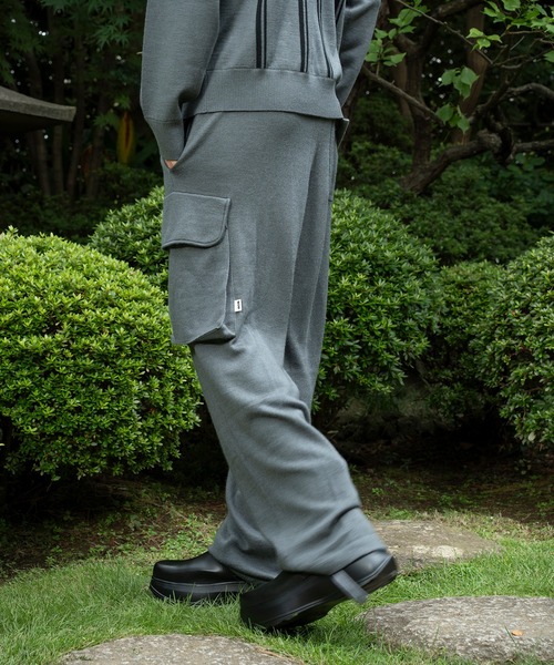 WITH OR WITHOUT(ウィズオアウィズアウト)の「シルク混カーゴニットパンツ/立体ポケット × ウールカシミヤブレンド(カーゴパンツ・メンズ・ブラック/ブラウン/グレー・1/2)」の14枚目の写真