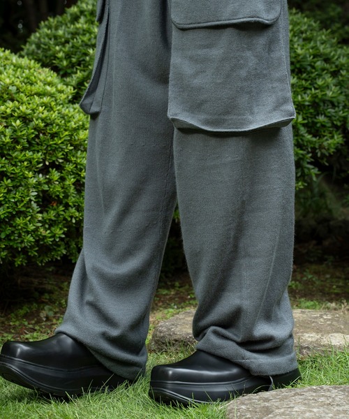WITH OR WITHOUT(ウィズオアウィズアウト)の「シルク混カーゴニットパンツ/立体ポケット × ウールカシミヤブレンド(カーゴパンツ・メンズ・ブラック/ブラウン/グレー・1/2)」の15枚目の写真