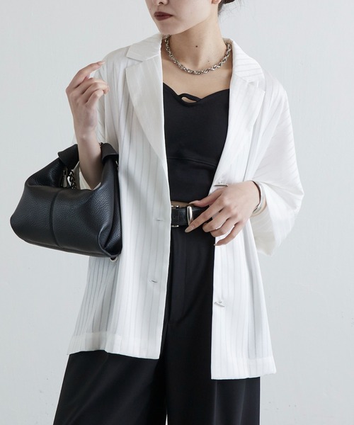 Lui's（ルイス）の「レースサテン開襟シャツ（シャツ/ブラウス・レディース・ベージュ/ブラック/オフホワイト・FREE）」の2枚目の写真