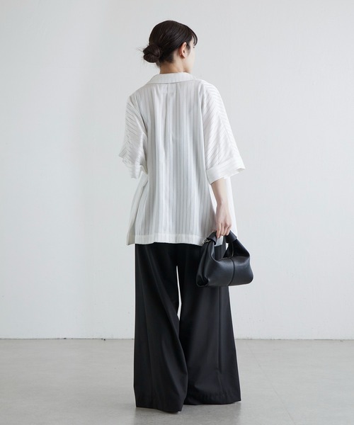 Lui's（ルイス）の「レースサテン開襟シャツ（シャツ/ブラウス・レディース・ベージュ/ブラック/オフホワイト・FREE）」の10枚目の写真