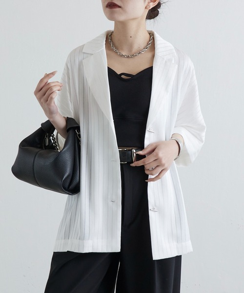 Lui's（ルイス）の「レースサテン開襟シャツ（シャツ/ブラウス・レディース・ベージュ/ブラック/オフホワイト・FREE）」の4枚目の写真