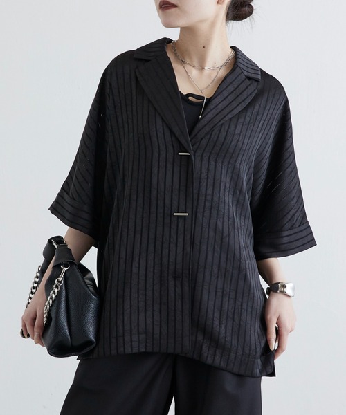 Lui's（ルイス）の「レースサテン開襟シャツ（シャツ/ブラウス・レディース・ベージュ/ブラック/オフホワイト・FREE）」の11枚目の写真