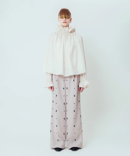 Canaco_(カナコ)の「canaco_:GATHERED NECKLINE BLOUSE/ギャザーネックブラウス(シャツ/ブラウス・レディース・ブラック/ホワイト・2)」の1枚目の写真