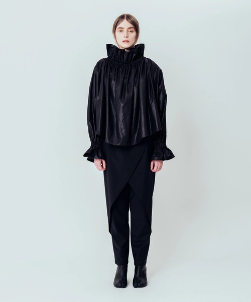 Canaco_(カナコ)の「canaco_:GATHERED NECKLINE BLOUSE/ギャザーネックブラウス(シャツ/ブラウス・レディース・ブラック/ホワイト・2)」の2枚目の写真