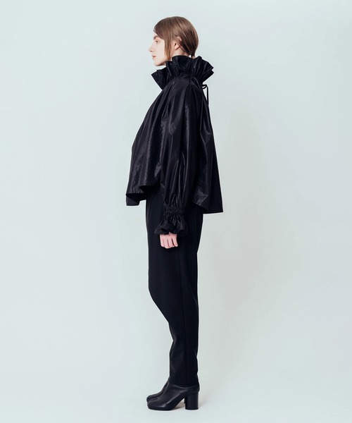 Canaco_(カナコ)の「canaco_:GATHERED NECKLINE BLOUSE/ギャザーネックブラウス(シャツ/ブラウス・レディース・ブラック/ホワイト・2)」の4枚目の写真