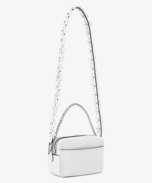 MICHAEL KORS(マイケルコース)の「BRYANT ペブルレザー カメラ クロスボディ ミディアム(ショルダーバッグ・レディース・ホワイト系・FREE)」の4枚目の写真