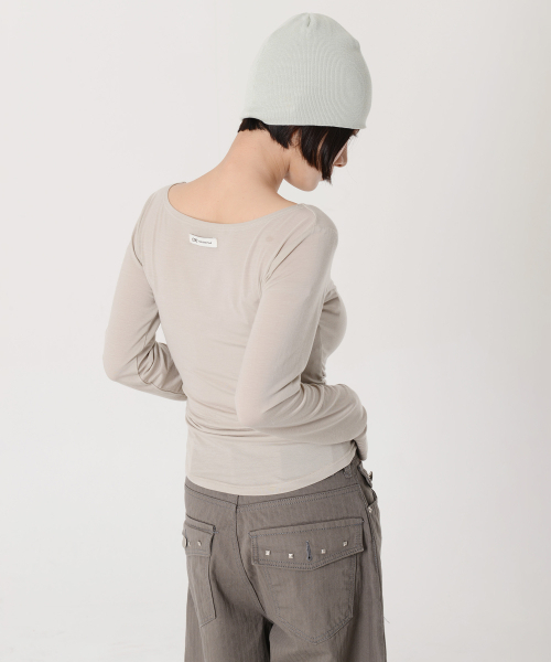 PIECEMAKER(ピースメーカー)の「PCE クラックロゴボートネックスリムロングスリーブ(ベージュ)(Tシャツ/カットソー・レディース・その他・FREE)」の3枚目の写真