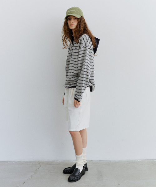 URAGO(ユラーゴ)の「Stripe logo hoodie anorak(パーカー・レディース・アッシュグレー/ブルー・FREE)」の4枚目の写真