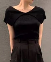 オフショルダーノースリニットプルオーバー