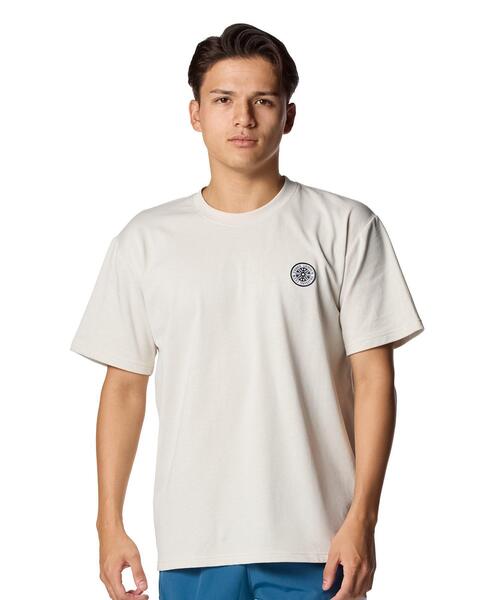 UNDER ARMOUR(アンダーアーマー)の「UAヘビーウエイト パッチ ショートスリーブ Tシャツ(ライフスタイル/メンズ)(Tシャツ/カットソー・メンズ・オフホワイト・3XL/M/S/L/XL/2XL)」の5枚目の写真