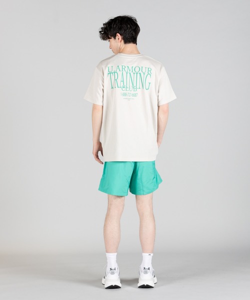 UNDER ARMOUR(アンダーアーマー)の「UAヘビーウエイト パッチ ショートスリーブ Tシャツ(ライフスタイル/メンズ)(Tシャツ/カットソー・メンズ・オフホワイト・3XL/M/S/L/XL/2XL)」の10枚目の写真
