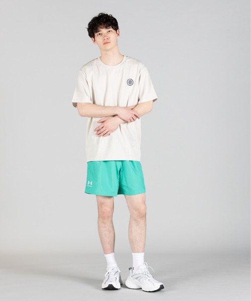 UNDER ARMOUR(アンダーアーマー)の「UAヘビーウエイト パッチ ショートスリーブ Tシャツ(ライフスタイル/メンズ)(Tシャツ/カットソー・メンズ・オフホワイト・3XL/M/S/L/XL/2XL)」の6枚目の写真