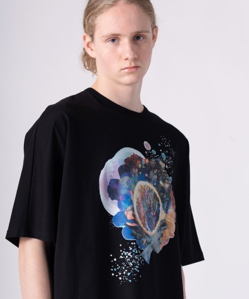 rehacer（レアセル）の「rehacer : × everglouu Abstract Bloom CS / エバーグロー ドルマンオーバー カットソー（Tシャツ/カットソー・メンズ・ホワイト/ブラック・LARGE/MEDIUM/SMALL）」の2枚目の写真