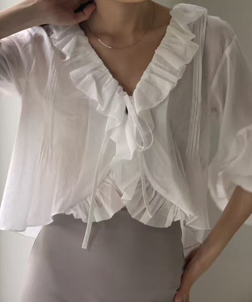 Lis ardent(リスアルダン)の「フリルVネックシアーカーディガン/UV対策・前開き・キャンディースリーブ・フェミニン(カーディガン/ボレロ・レディース・ホワイト/ブラック・M)」の7枚目の写真