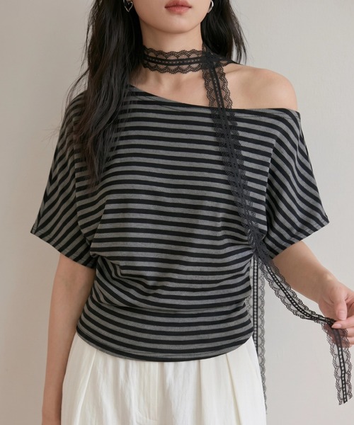 yuue' ( wear )(ユーイ)の「レーススカーフ付き オフショル半袖Tシャツ(Tシャツ/カットソー・レディース・ブラック系その他/ブラック/ホワイト・FREE)」の1枚目の写真