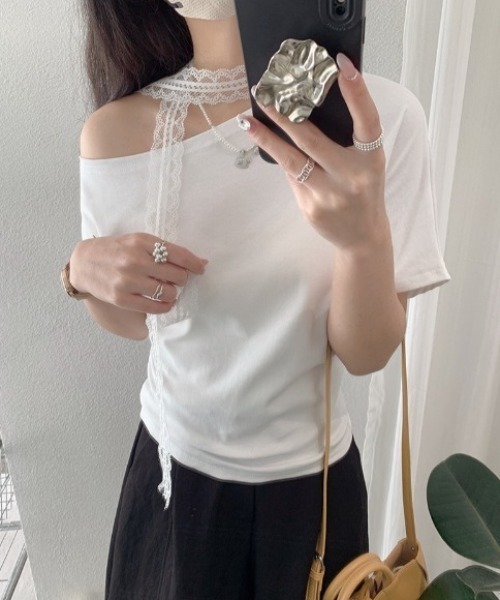 yuue' ( wear )(ユーイ)の「レーススカーフ付き オフショル半袖Tシャツ(Tシャツ/カットソー・レディース・ブラック系その他/ブラック/ホワイト・FREE)」の5枚目の写真