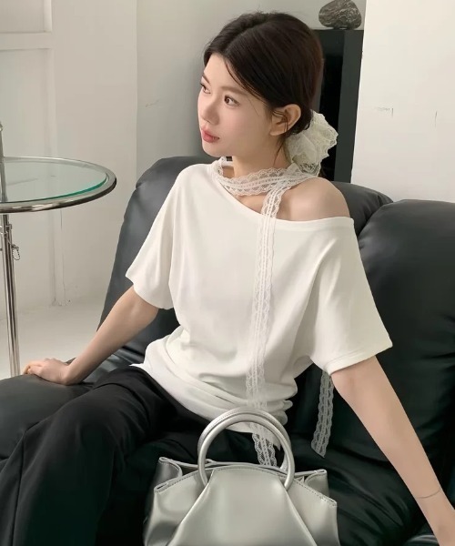 yuue' ( wear )(ユーイ)の「レーススカーフ付き オフショル半袖Tシャツ(Tシャツ/カットソー・レディース・ブラック系その他/ブラック/ホワイト・FREE)」の8枚目の写真