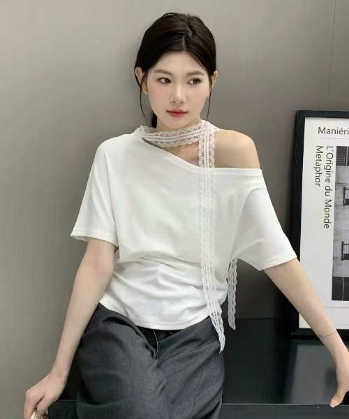 yuue' ( wear )(ユーイ)の「レーススカーフ付き オフショル半袖Tシャツ(Tシャツ/カットソー・レディース・ブラック系その他/ブラック/ホワイト・FREE)」の7枚目の写真