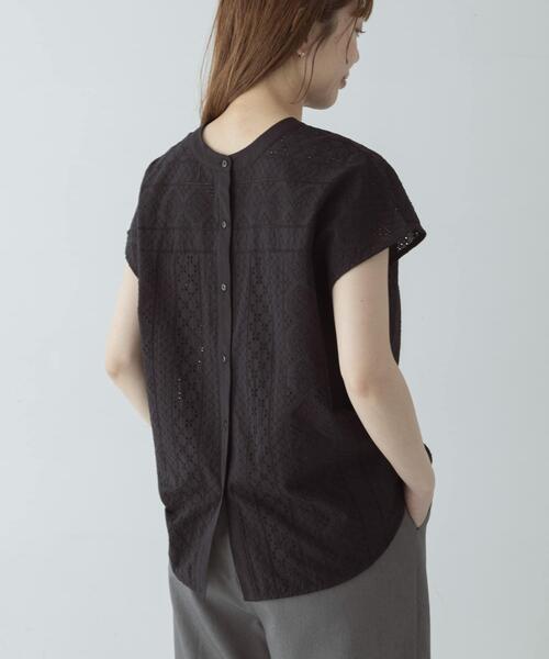 URBAN RESEARCH Sonny Label(アーバンリサーチサニーレーベル)の「『WEB限定』バンドカラーコットンレースシャツ(シャツ/ブラウス・レディース・アイボリー/ブラック/ブルー/グリーン系その他・FREE)」の18枚目の写真