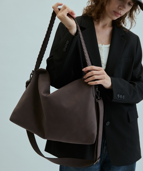 cii(シー)の「【UNISEX】 One Handle Shoulder Bag / 2WAYワンハンドルショルダーバッグ(ショルダーバッグ・メンズ・チャコールグレー/ダークブラウン/ライトグリーン/ブラック/ブルー/ブラック系/ゴールド系/ブラウン系・FREE)」の5枚目の写真