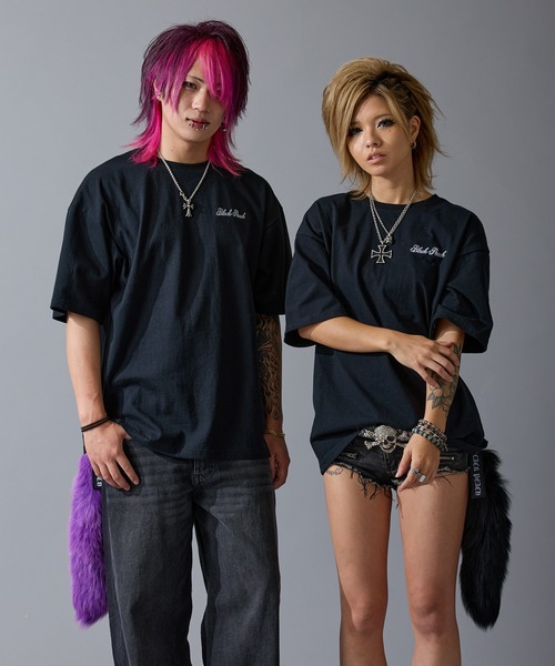 BLACK PEACH(ブラックピーチ)の「【BLACK PEACH】コラボプリント 半袖Tシャツ(Tシャツ/カットソー・レディース・ブラック・SMALL/LARGE/MEDIUM)」の3枚目の写真