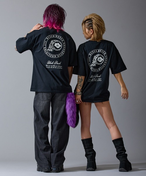 BLACK PEACH(ブラックピーチ)の「【BLACK PEACH】コラボプリント 半袖Tシャツ(Tシャツ/カットソー・レディース・ブラック・SMALL/LARGE/MEDIUM)」の5枚目の写真