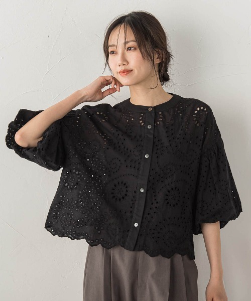Droite lautreamont（ドロワットロートレアモン）の「カットワーク刺繍バンドカラーブラウス（シャツ/ブラウス・レディース・オフホワイト/ブラック・M）」の2枚目の写真