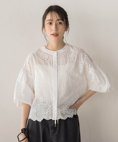 Droite lautreamont（ドロワットロートレアモン）の「カットワーク刺繍バンドカラーブラウス（シャツ/ブラウス・レディース・オフホワイト/ブラック・M）」の6枚目の写真