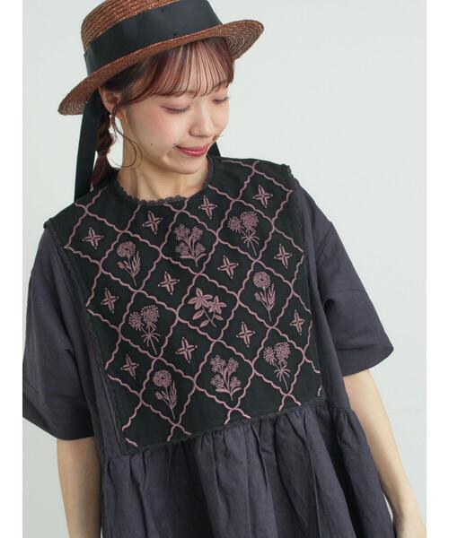 TSUHARU by Samansa Mos2（ツハルバイサマンサモスモス）の「【WEB限定 Sサイズ】メッシュ花刺繍ベスト付きワンピース（ワンピース・レディース・チャコールグレー/ベージュ・M/S）」の5枚目の写真