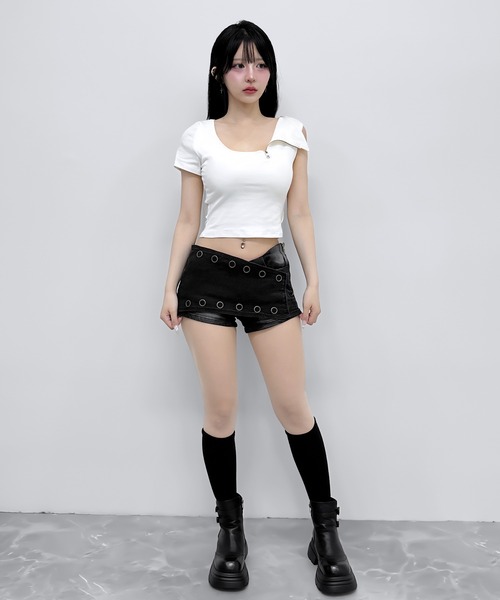 FOLLOWIN(フォロウィン)の「【カップ付き】 ワンショルダージップデザイントップス(Tシャツ/カットソー・レディース・ブラック/ホワイト/グレー・FREE)」の9枚目の写真