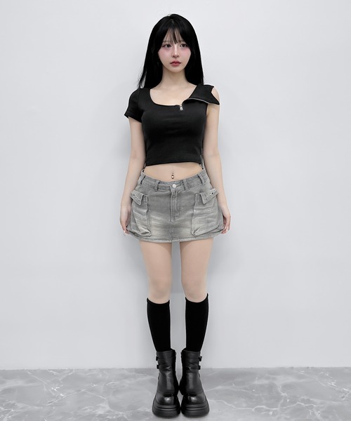 FOLLOWIN(フォロウィン)の「【カップ付き】 ワンショルダージップデザイントップス(Tシャツ/カットソー・レディース・ブラック/ホワイト/グレー・FREE)」の18枚目の写真
