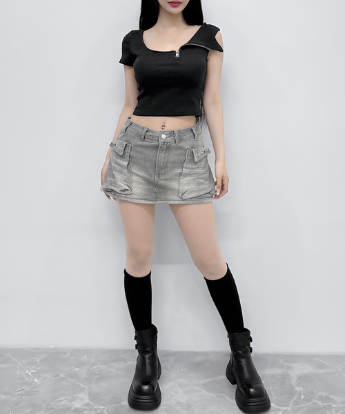 FOLLOWIN(フォロウィン)の「【カップ付き】 ワンショルダージップデザイントップス(Tシャツ/カットソー・レディース・ブラック/ホワイト/グレー・FREE)」の19枚目の写真