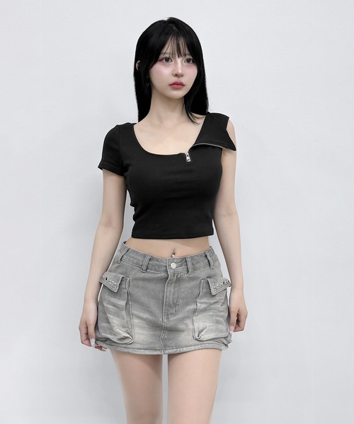 FOLLOWIN(フォロウィン)の「【カップ付き】 ワンショルダージップデザイントップス(Tシャツ/カットソー・レディース・ブラック/ホワイト/グレー・FREE)」の16枚目の写真