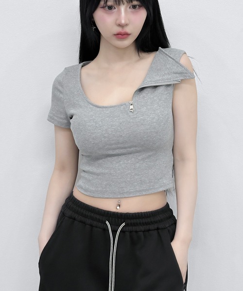 FOLLOWIN(フォロウィン)の「【カップ付き】 ワンショルダージップデザイントップス(Tシャツ/カットソー・レディース・ブラック/ホワイト/グレー・FREE)」の22枚目の写真