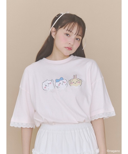 merry jenny(メリージェニー)の「ちいかわリボンTee(Tシャツ/カットソー・レディース・ブルー/ピンク/オフホワイト・FREE)」の2枚目の写真