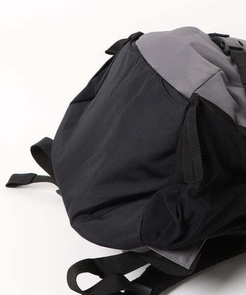 BURTON(バートン)の「Day Hiker 30L バックパック(バックパック/リュック・メンズ・グレー・FREE)」の6枚目の写真