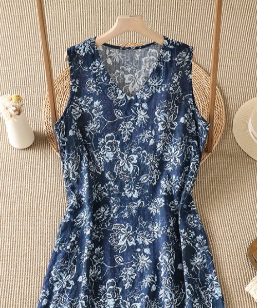 AMAJI(アマジ)の「プラスサイズ Vネック ルーズシルエット マキシ丈ワンピース(ワンピース・レディース・ブルー・X-LARGE/LARGE/MEDIUM)」の4枚目の写真
